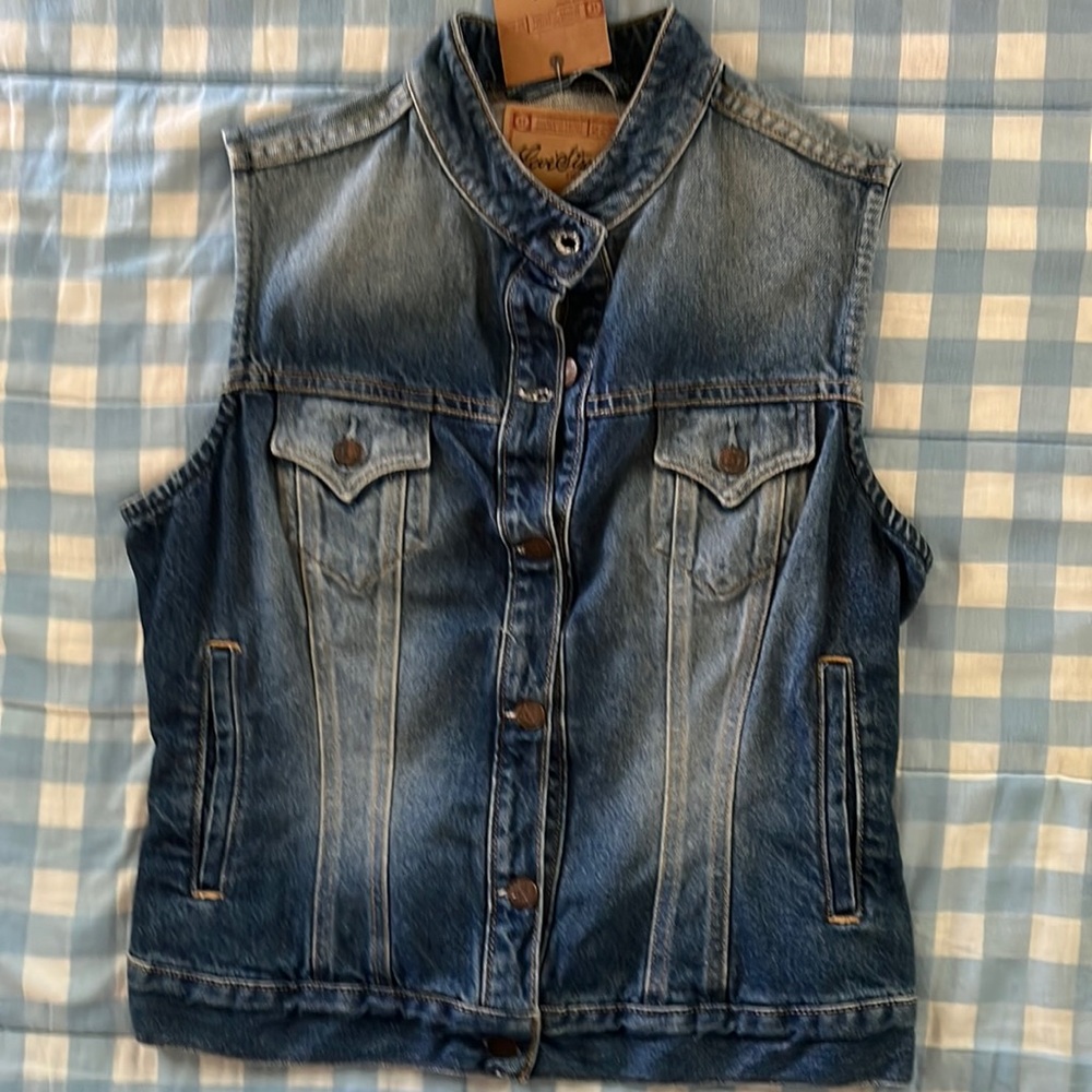 Levi’s Signature Ladies collarless denim vest